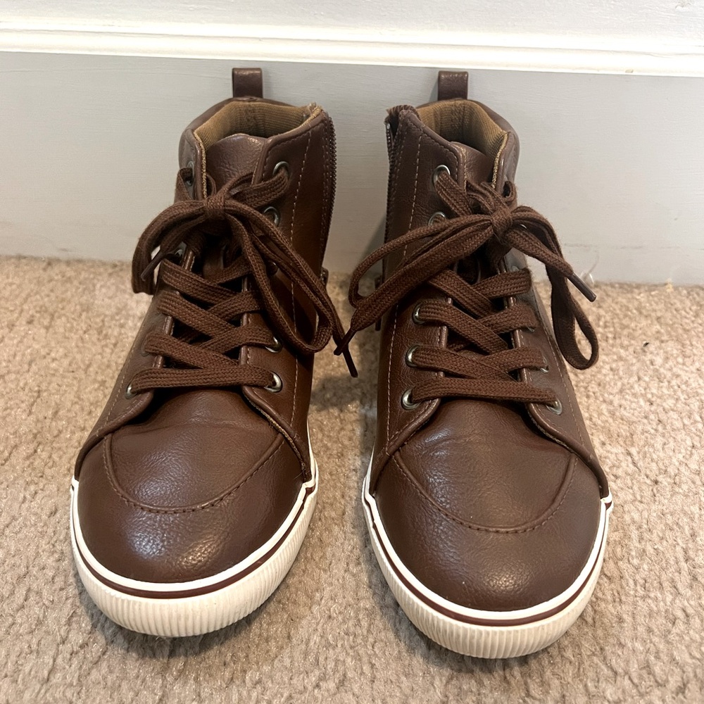 Cat & Jack Boys Mid-Top Sneaker Boots